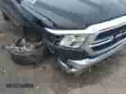 2020 Ram 1500 Big Horn z VIN 1C6RREBT4LN209998, wystawiony jako IAAI lot #42383891 z przebiegiem 67 555 mil mil oraz . Historia ofert i sprzedaży dostępna na DreamBid. Obrazek 6.