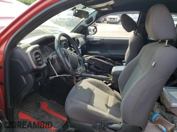 2016 Toyota Tacoma TRD Sport с VIN 5TFRZ5CN8GX009550, выставлен на аукционе Copart как лот 70159565 с пробегом 118 596 миль миль и Чистый • Clean title. История ставок и продаж доступна на DreamBid. Изображение 7.