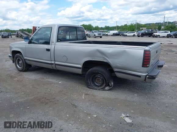 1989 Chevrolet Silverado 1500 с VIN 1GCDC14K5KE179412, выставлен на аукционе IAAI как лот 42343138 с пробегом 86 933 миль миль и . История ставок и продаж доступна на DreamBid. Изображение 3.