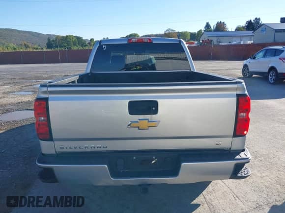 2017 Chevrolet Silverado 1500 LT с VIN 3GCUKREC0HG139572, выставлен на аукционе IAAI как лот 43418678 с пробегом 50 004 миль миль и . История ставок и продаж доступна на DreamBid. Изображение 17.