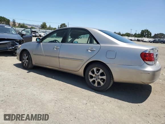 2005 Toyota Camry LE with VIN JTDBF32K750162836, listed as a Copart auction lot 61504555 with 250,696 mi miles and Clean title. Bid and sale history available at DreamBid. Image 2.