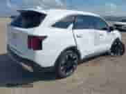 2025 Kia Sorento EX z VIN 5XYRH4JFXSG326301, wystawiony jako IAAI lot #42695332 z przebiegiem 19 187 mil mil oraz . Historia ofert i sprzedaży dostępna na DreamBid. Obrazek 4.