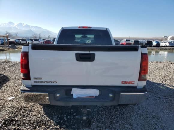 2011 GMC Sierra 1500 SL z VIN 1GTR2UEA8BZ118869, wystawiony jako Copart lot #47571315 z przebiegiem 311 849 mil mil oraz Czysty tytuł • Clean title. Historia ofert i sprzedaży dostępna na DreamBid. Obrazek 6.