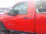 2018 Chevrolet Silverado 2500HD Work Truck z VIN 1GC0KUEG1JZ352671, wystawiony jako IAAI lot #43515312 z przebiegiem 38 048 mil mil oraz . Historia ofert i sprzedaży dostępna na DreamBid. Obrazek 14.