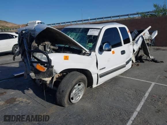2000 Chevrolet Silverado 1500 LS with VIN 2GCEC19T9Y1114935, listed as a IAAI auction lot 41939530 with Not provided miles and . Bid and sale history available at DreamBid. Image 2.