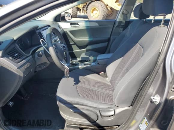 2019 Hyundai Sonata SE с VIN 5NPE24AF8KH758524, выставлен на аукционе Copart как лот 80500035 с пробегом 109 774 миль миль и Списание • Salvage title. История ставок и продаж доступна на DreamBid. Изображение 7.