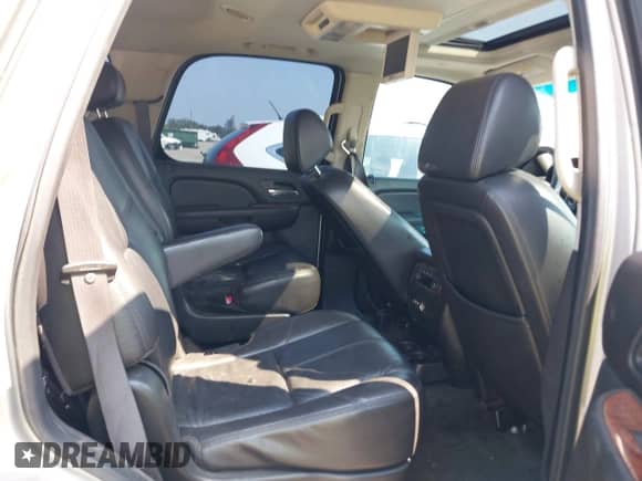 2008 Chevrolet Tahoe 3LT z VIN 1GNFC130X8R248578, wystawiony jako IAAI lot #43041092 z przebiegiem 222 878 mil mil oraz . Historia ofert i sprzedaży dostępna na DreamBid. Obrazek 8.