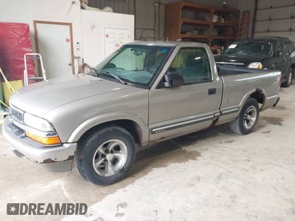 2000 Chevrolet S-10 with VIN 1GCCS1456YK216812, listed as a IAAI auction lot 42415618 with 140,861 mi miles and . Bid and sale history available at DreamBid. Image 2.