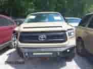 2017 Toyota Tundra SR5 z VIN 5TFEW5F16HX227892, wystawiony jako IAAI lot #42722548 z przebiegiem 172 863 mil mil oraz . Historia ofert i sprzedaży dostępna na DreamBid. Obrazek 12.