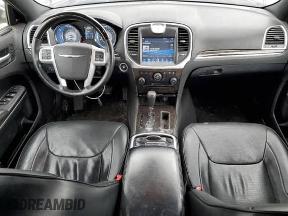 2014 Chrysler 300 C z VIN 2C3CCAKT4EH171553, wystawiony jako Copart lot #53199735 z przebiegiem 208 824 mil mil oraz Czysty tytuł • Clean title. Historia ofert i sprzedaży dostępna na DreamBid. Obrazek 8.