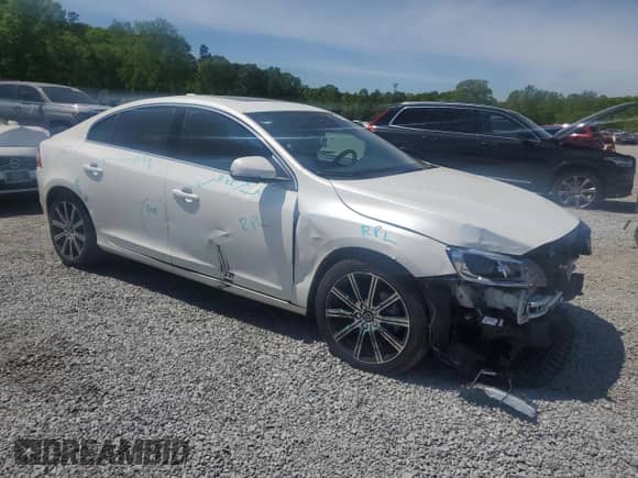 2018 Volvo S60 Inscription Platinum с VIN LYV402TMXJB160791, выставлен на аукционе Copart как лот 53376215 с пробегом 41 214 миль миль и Списание • Salvage title. История ставок и продаж доступна на DreamBid. Изображение 4.