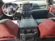 2022 Ram 1500 Rebel z VIN 1C6SRFLM7NN362506, wystawiony jako Copart lot #69181054 z przebiegiem 32 381 mil mil oraz Szkoda całkowita • Salvage title. Historia ofert i sprzedaży dostępna na DreamBid. Obrazek 8.