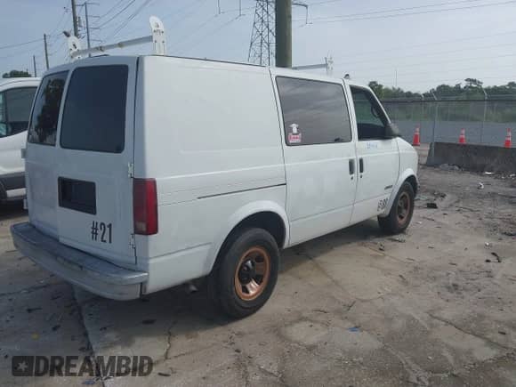 2001 Chevrolet Astro Cargo with VIN 1GCDM19W81B141620, listed as a IAAI auction lot 42375676 with 180,793 mi miles and . Bid and sale history available at DreamBid. Image 4.