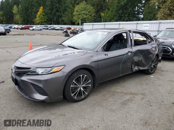 2019 Toyota Camry SE z VIN 4T1B11HK0KU207285, wystawiony jako Copart lot #82714065 z przebiegiem 57 939 mil mil oraz Szkoda całkowita • Salvage title. Historia ofert i sprzedaży dostępna na DreamBid. Obrazek 1.