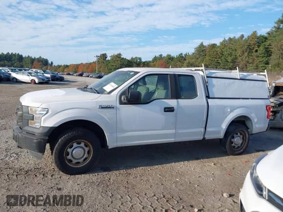 2015 Ford F-150 XLT z VIN 1FTEX1E84FFC23007, wystawiony jako IAAI lot #43333428 z przebiegiem 245 290 mil mil oraz . Historia ofert i sprzedaży dostępna na DreamBid. Obrazek 14.