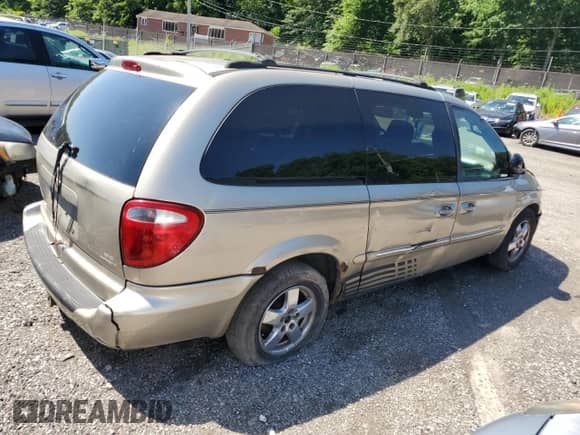 2003 Dodge Grand Caravan with VIN 2D8GT54L83R125380, listed as a Copart auction lot 58954995 with 185,904 mi miles and Salvage title. Bid and sale history available at DreamBid. Image 3.