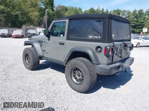 2021 Jeep Wrangler Sport S with VIN 1C4GJXAN2MW656251, listed as a IAAI auction lot 43244242 with 31,558 mi miles and . Bid and sale history available at DreamBid. Image 3.