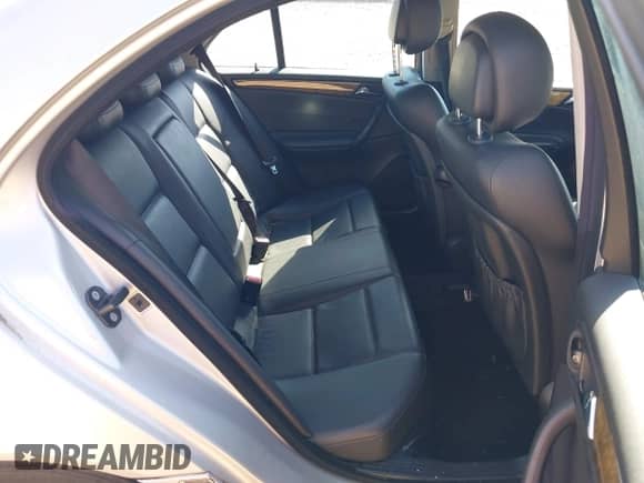 2007 Mercedes-Benz C 230 Sport z VIN WDBRF52H57E027499, wystawiony jako IAAI lot #43476960 z przebiegiem 160 163 mil mil oraz . Historia ofert i sprzedaży dostępna na DreamBid. Obrazek 8.