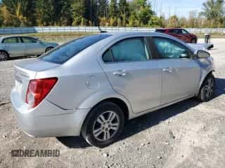 2013 Chevrolet Sonic LT с VIN 1G1JC5SH4D4189254, выставлен на аукционе Copart как лот 86280305 с пробегом 122 115 миль миль и Списание • Salvage title. История ставок и продаж доступна на DreamBid. Изображение 3.