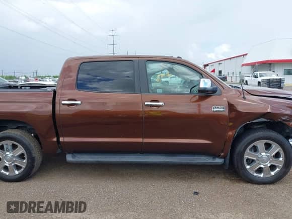 2016 Toyota Tundra Platinum с VIN 5TFAW5F1XGX553269, выставлен на аукционе IAAI как лот 43208533 с пробегом 65 144 миль миль и . История ставок и продаж доступна на DreamBid. Изображение 14.