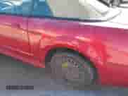 2004 Ford Mustang Deluxe z VIN 1FAFP44684F163127, wystawiony jako IAAI lot #43498923 z przebiegiem 144 018 mil mil oraz . Historia ofert i sprzedaży dostępna na DreamBid. Obrazek 6.