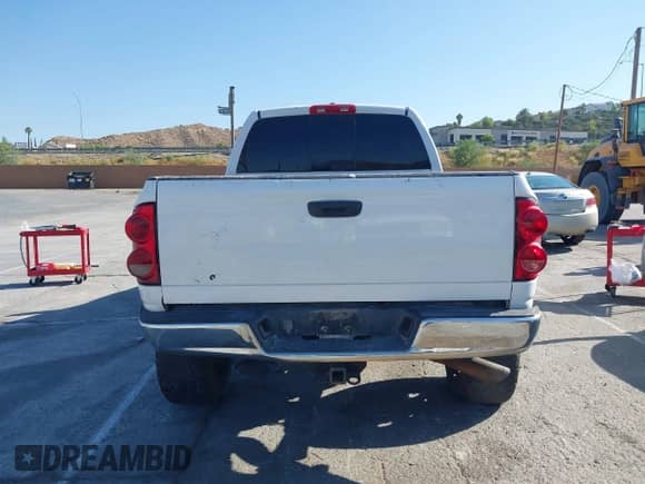 2008 Dodge 2500 SXT z VIN 3D7KS29A88G196406, wystawiony jako IAAI lot #42654896 z przebiegiem 324 222 mil mil oraz . Historia ofert i sprzedaży dostępna na DreamBid. Obrazek 16.