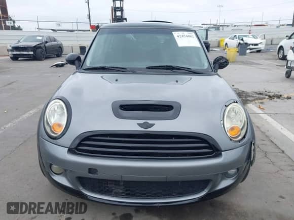 2010 MINI Hardtop with VIN WMWMF3C58ATZ60995, listed as a IAAI auction lot 42454882 with 147,607 mi miles and . Bid and sale history available at DreamBid. Image 13.