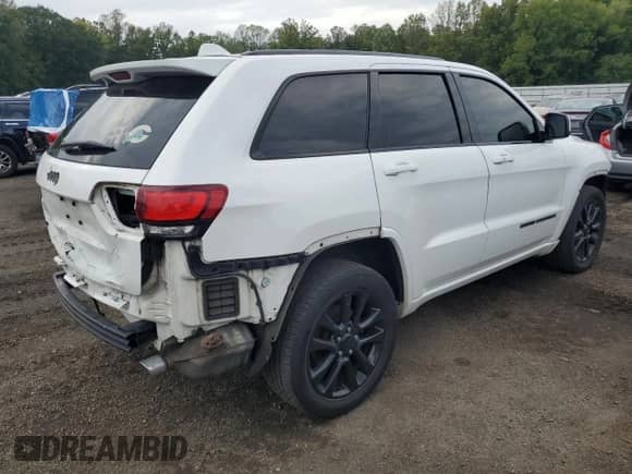 2018 Jeep Grand Cherokee Altitude z VIN 1C4RJFAG7JC167782, wystawiony jako Copart lot #83775285 z przebiegiem 98 035 mil mil oraz Szkoda całkowita • Salvage title. Historia ofert i sprzedaży dostępna na DreamBid. Obrazek 3.