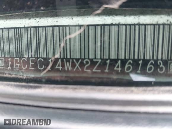 2002 Chevrolet Silverado 1500 z VIN 1GCEC14WX2Z146163, wystawiony jako IAAI lot #41520765 z przebiegiem 195 742 mil mil oraz . Historia ofert i sprzedaży dostępna na DreamBid. Obrazek 9.