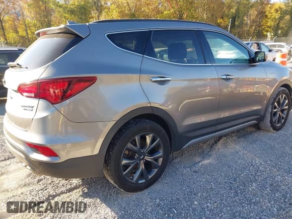 2017 Hyundai Santa Fe Ultimate с VIN 5XYZWDLA1HG489547, выставлен на аукционе IAAI как лот 43475821 с пробегом 114 395 миль миль и . История ставок и продаж доступна на DreamBid. Изображение 4.