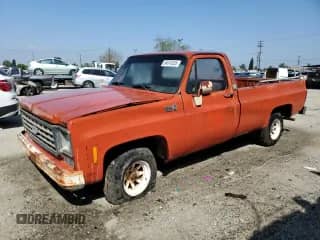 1975 Chevrolet Silverado 1500 z VIN CCQ145S166737, wystawiony jako Copart lot #54974555 z przebiegiem Nie podano mil oraz Czysty tytuł • Clean title. Historia ofert i sprzedaży dostępna na DreamBid. Obrazek 1.