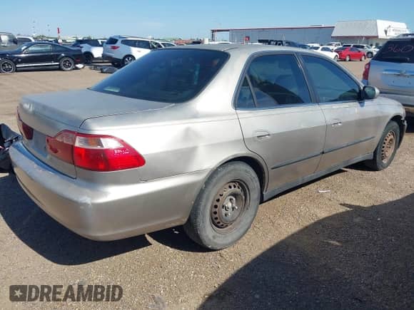 1998 Honda Accord LX с VIN 1HGCG5542WA266612, выставлен на аукционе IAAI как лот 42208066 с пробегом 202 101 миль миль и . История ставок и продаж доступна на DreamBid. Изображение 4.