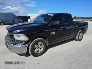 2018 Ram 1500 Tradesman z VIN 1C6RR6FG2JS232164, wystawiony jako Copart lot #86500215 z przebiegiem 141 145 mil mil oraz Czysty tytuł • Clean title. Historia ofert i sprzedaży dostępna na DreamBid. Obrazek 1.