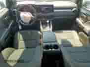 2024 Chevrolet Colorado 2WD LT z VIN 1GCPSCEK9R1138907, wystawiony jako Copart lot #81202625 z przebiegiem 16 302 mil mil oraz Szkoda całkowita • Salvage title. Historia ofert i sprzedaży dostępna na DreamBid. Obrazek 8.
