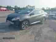 2018 Nissan Murano SV z VIN 5N1AZ2MG6JN126277, wystawiony jako IAAI lot #42394819 z przebiegiem 88 299 mil mil oraz . Historia ofert i sprzedaży dostępna na DreamBid. Obrazek 2.