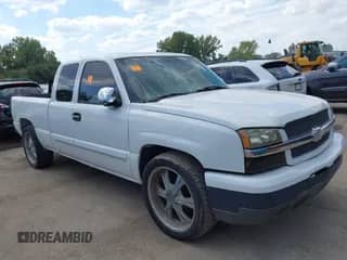 2004 Chevrolet Silverado 1500 LS with VIN 2GCEC19V041121977, listed as a IAAI auction lot 43342832 with 162,672 mi miles and . Bid and sale history available at DreamBid. Image 1.