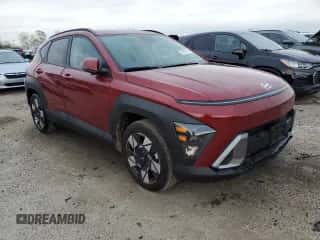 2024 Hyundai Kona SEL z VIN KM8HB3AB0RU137665, wystawiony jako Copart lot #73190374 z przebiegiem 1 423 mil mil oraz Szkoda całkowita • Salvage title. Historia ofert i sprzedaży dostępna na DreamBid. Obrazek 4.