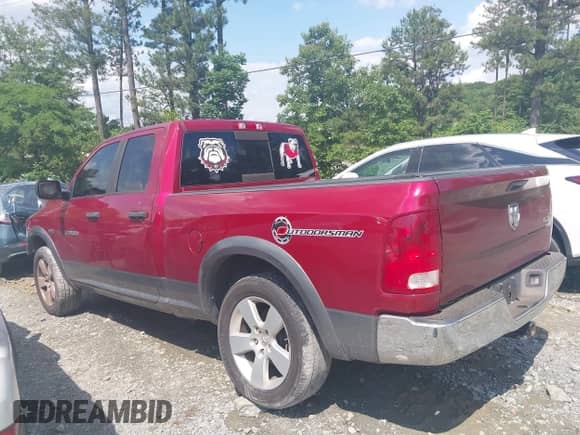 2011 Ram 1500 SLT z VIN 1D7RV1GT5BS580292, wystawiony jako IAAI lot #42258211 z przebiegiem 187 977 mil mil oraz . Historia ofert i sprzedaży dostępna na DreamBid. Obrazek 14.