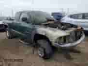 1998 Dodge Dakota SLT z VIN 1B7GG22Y0WS663798, wystawiony jako Copart lot #44569915 z przebiegiem Nie podano mil oraz Szkoda całkowita • Salvage title. Historia ofert i sprzedaży dostępna na DreamBid. Obrazek 4.