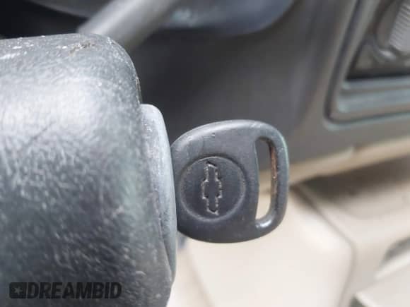 2002 Chevrolet Silverado 1500HD LS z VIN 1GCGK13U22F165304, wystawiony jako IAAI lot #42410355 z przebiegiem Nie podano mil oraz . Historia ofert i sprzedaży dostępna na DreamBid. Obrazek 11.