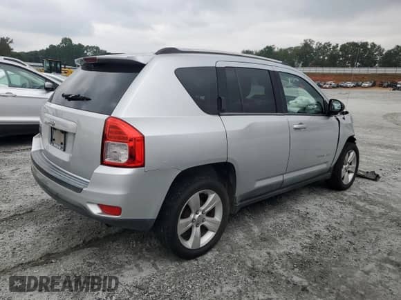 2011 Jeep Compass z VIN 1J4NT1FA9BD289968, wystawiony jako Copart lot #68313965 z przebiegiem 152 935 mil mil oraz Szkoda całkowita • Salvage title. Historia ofert i sprzedaży dostępna na DreamBid. Obrazek 3.
