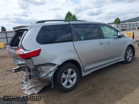 2019 Toyota Sienna LE Auto Access Seat with VIN 5TDKZ3DC6KS003490, listed as a IAAI auction lot 42554949 with 59,989 mi miles and . Bid and sale history available at DreamBid. Image 4.