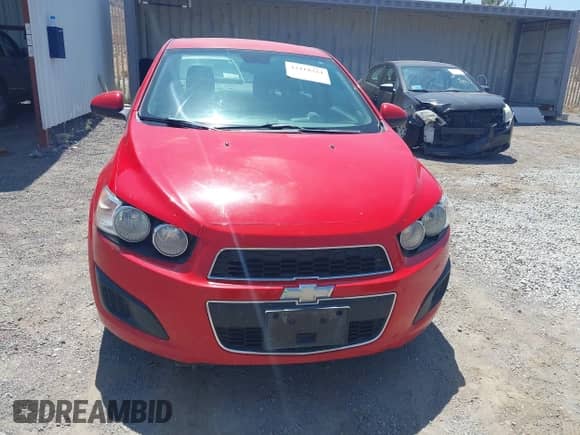 2013 Chevrolet Sonic LT с VIN 1G1JD5SB1D4181220, выставлен на аукционе IAAI как лот 42418324 с пробегом 186 891 миль миль и . История ставок и продаж доступна на DreamBid. Изображение 6.
