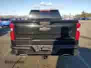 2024 Chevrolet Silverado 1500 Custom Trail Boss z VIN 3GCUDCE83RG218772, wystawiony jako Copart lot #44648145 z przebiegiem 8 672 mil mil oraz Szkoda całkowita • Salvage title. Historia ofert i sprzedaży dostępna na DreamBid. Obrazek 6.