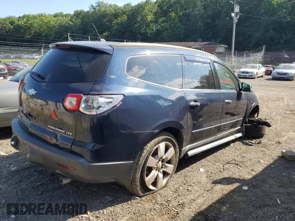 2009 Chevrolet Traverse LTZ with VIN 1GNEV33D09S170892, listed as a Copart auction lot 68106545 with 140,083 mi miles and Salvage title. Bid and sale history available at DreamBid. Image 3.