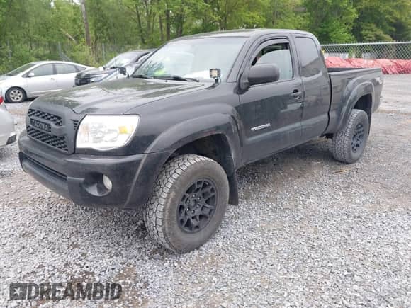 2011 Toyota Tacoma z VIN 5TFUU4EN0BX017666, wystawiony jako IAAI lot #42376747 z przebiegiem 162 955 mil mil oraz . Historia ofert i sprzedaży dostępna na DreamBid. Obrazek 2.