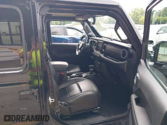 2021 Jeep Wrangler Unlimited Sahara z VIN 1C4HJXEN0MW816173, wystawiony jako IAAI lot #42837383 z przebiegiem 53 143 mil mil oraz . Historia ofert i sprzedaży dostępna na DreamBid. Obrazek 5.