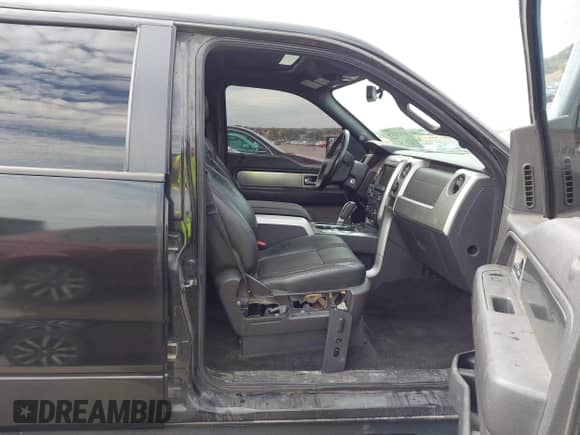 2013 Ford F-150 SVT Raptor z VIN 1FTFW1R68DFC03131, wystawiony jako IAAI lot #43321375 z przebiegiem 162 975 mil mil oraz . Historia ofert i sprzedaży dostępna na DreamBid. Obrazek 5.