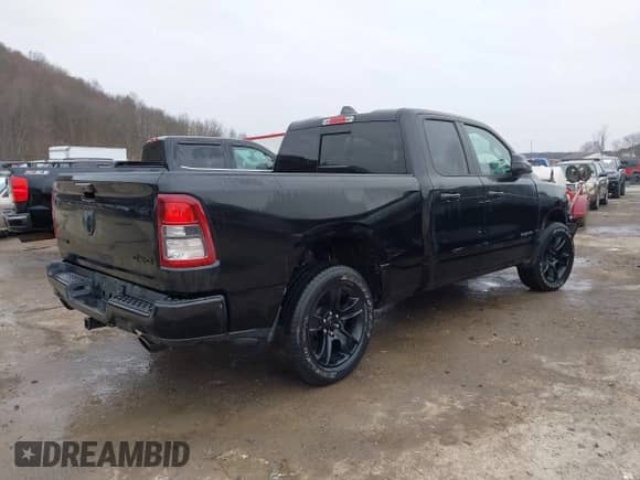 2023 Ram 1500 Big Horn z VIN 1C6SRFBT4PN588689, wystawiony jako IAAI lot #41517045 z przebiegiem 11 304 mil mil oraz . Historia ofert i sprzedaży dostępna na DreamBid. Obrazek 4.