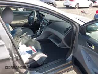 2013 Hyundai Sonata SE z VIN 5NPEC4AB3DH549074, wystawiony jako IAAI lot #42873529 z przebiegiem Nie podano mil oraz . Historia ofert i sprzedaży dostępna na DreamBid. Obrazek 5.